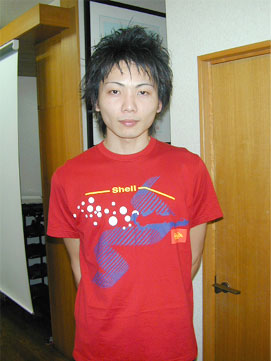 ユニクロと昭和シェルとのコラボレーションTシャツ